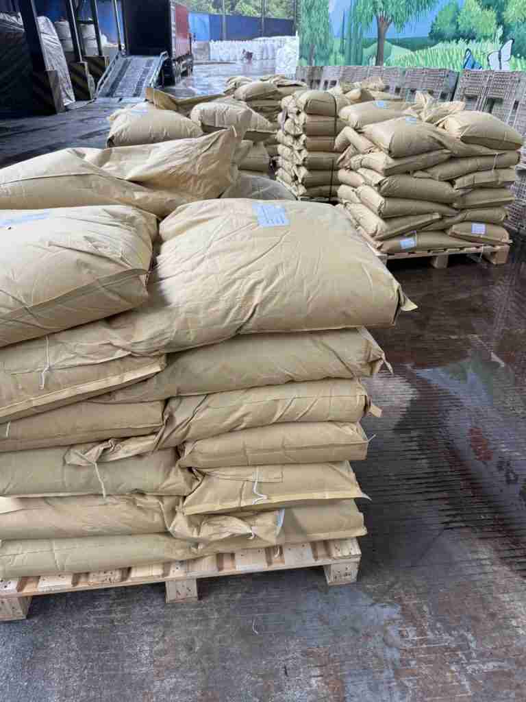 Palletized 25 kg bags of lignosulfonate