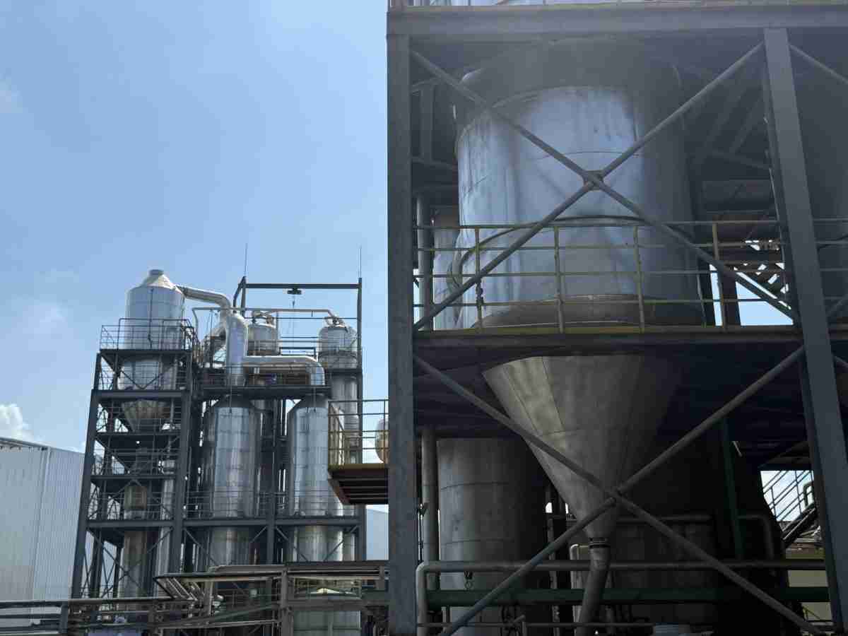 Lignosulfonate production plant: evaporator and spray tower