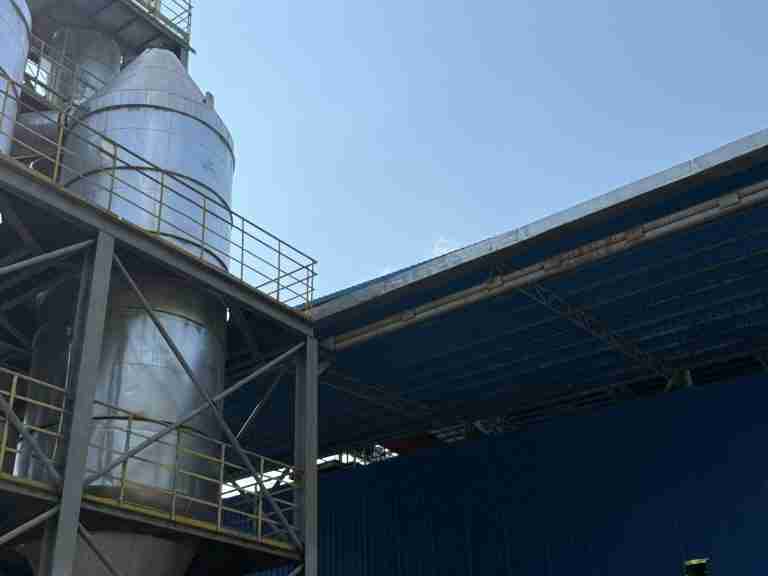 Spray drying tower structure at a lignosulfonate plant