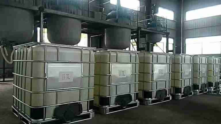 IBC totes for liquid lignosulfonate