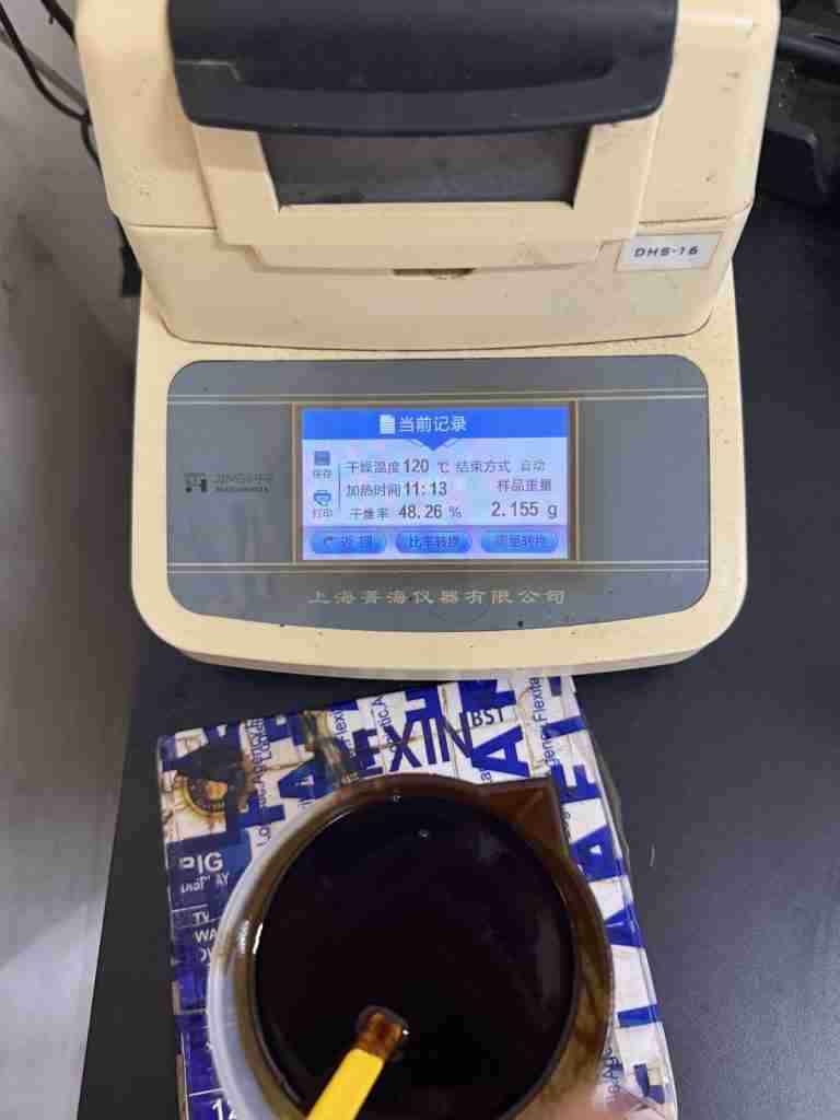 Liquid lignosulfonate sample on a moisture analyzer